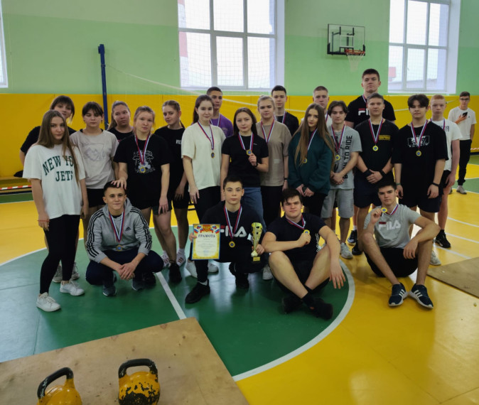 Городские командные соревнования по гиревому спорту.