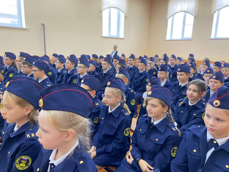 Посвящение пятиклассников в кадеты ЮИД.